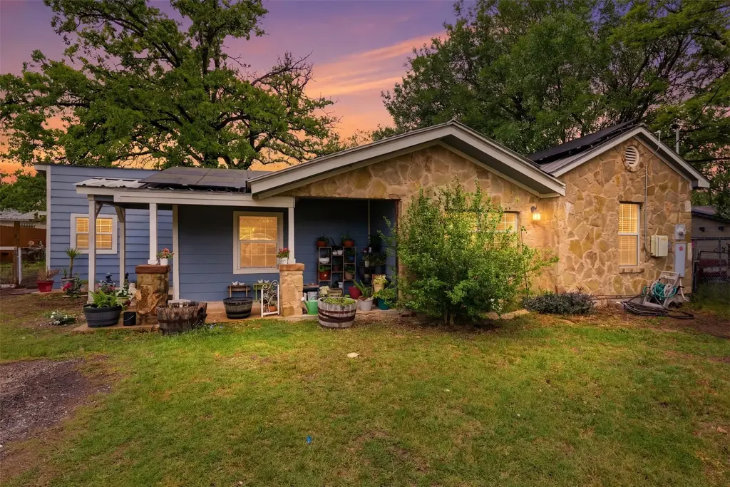 106 Zimmerman Avenue, Bastrop
