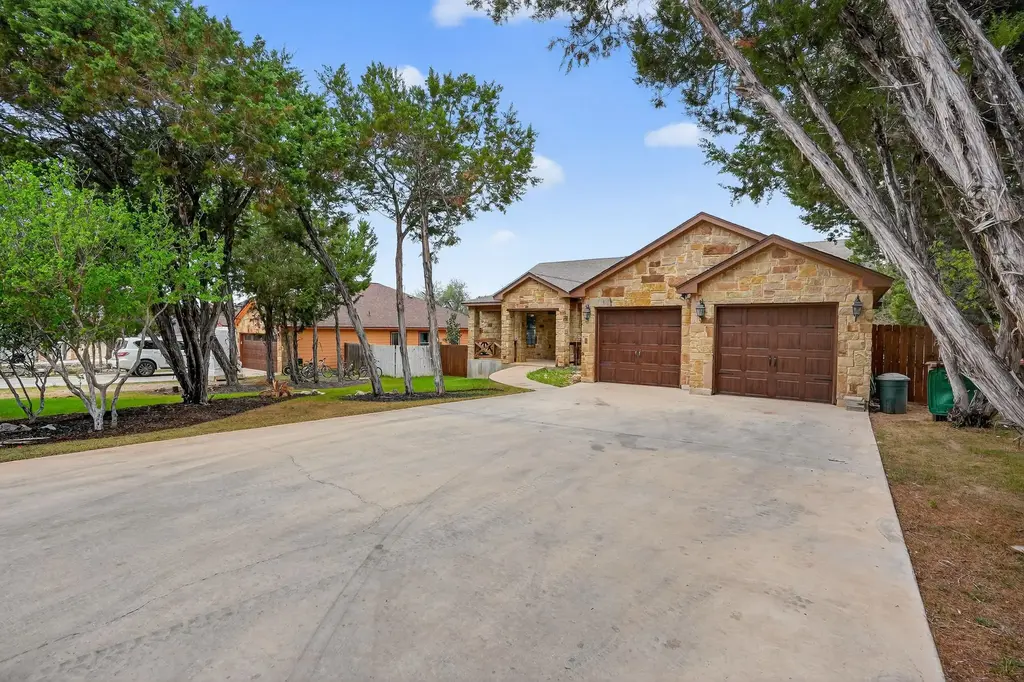 4 Redwood Circle, Wimberley