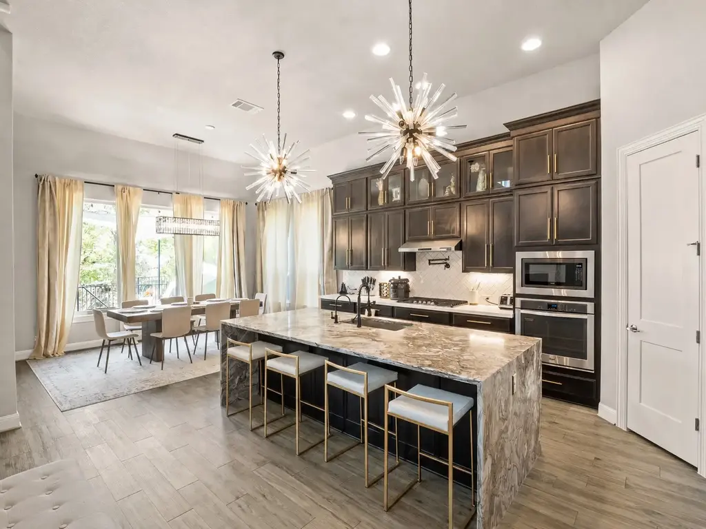5304 Via Besso Drive, Bee Cave