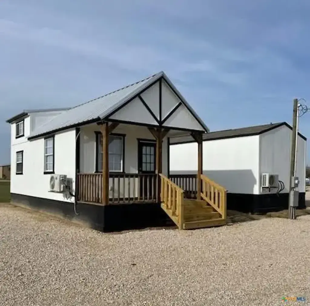 281 County Road 251, Matagorda