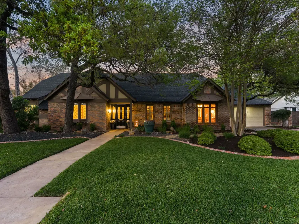 4216 Tallowood Drive, Austin
