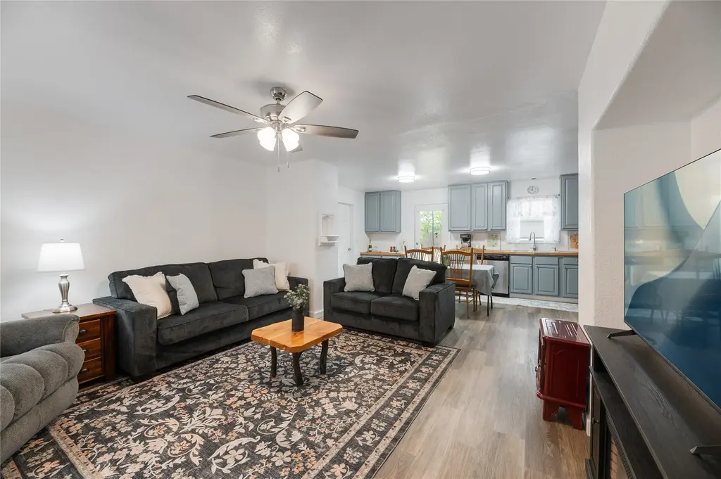 445 W Vaughan Street, Bertram