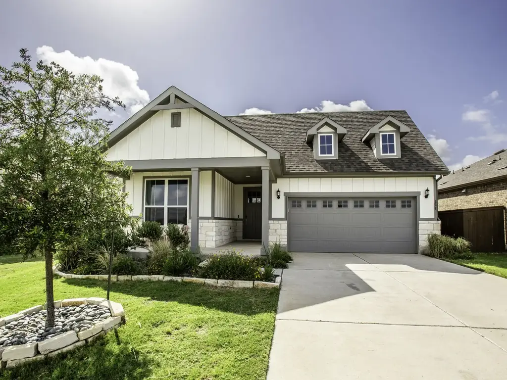 125 Slenderleaf Drive, Marble Falls