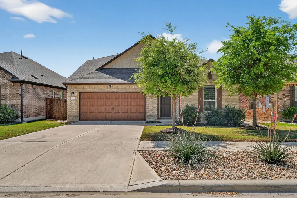 1820 Stinnett Drive, Leander