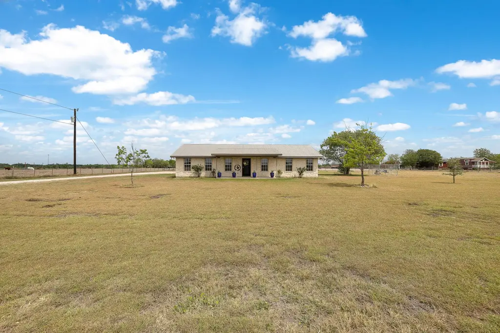 851 County Road 454 Road, Taylor