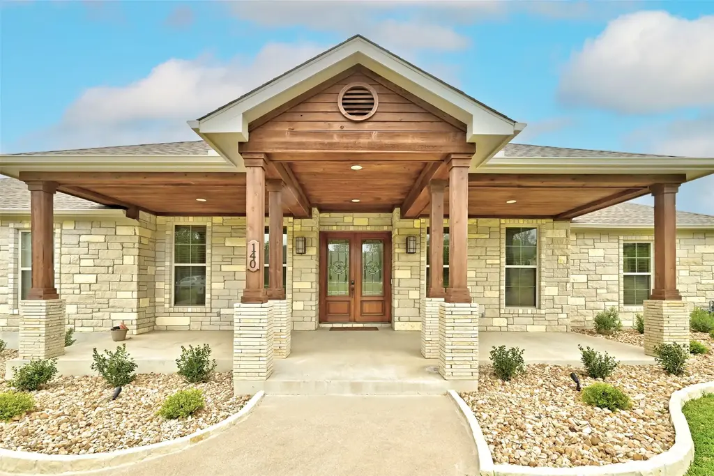 140 Winchester Road, Bastrop