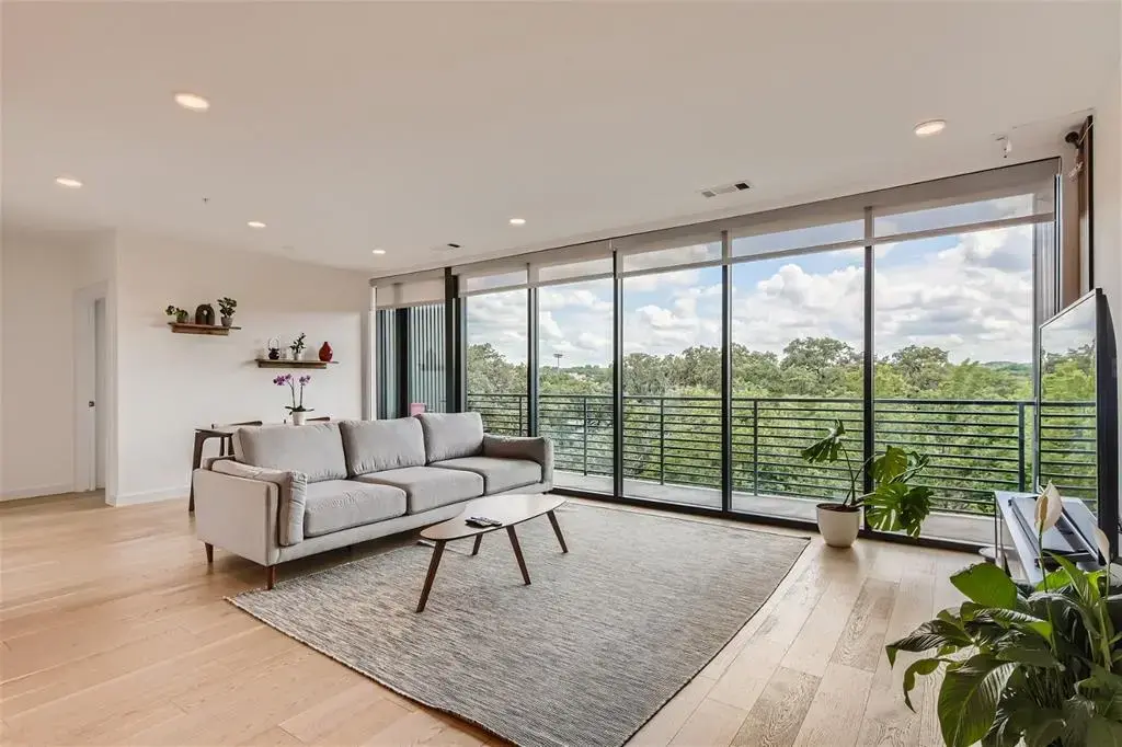 900 S 1st Street 421, Austin