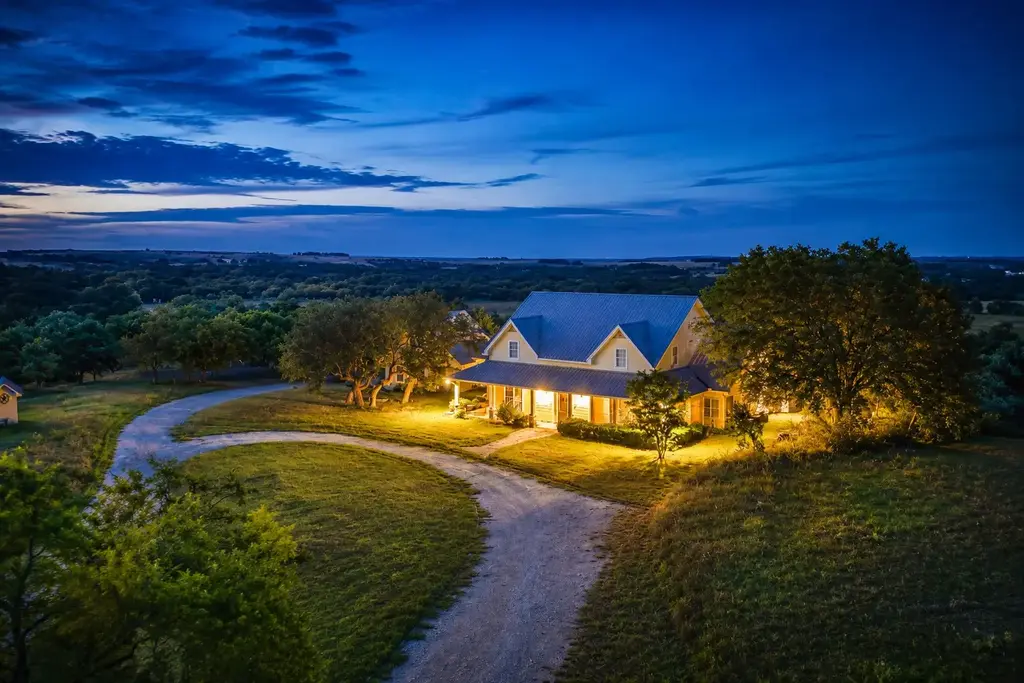 1274 County Road 2806, Lampasas