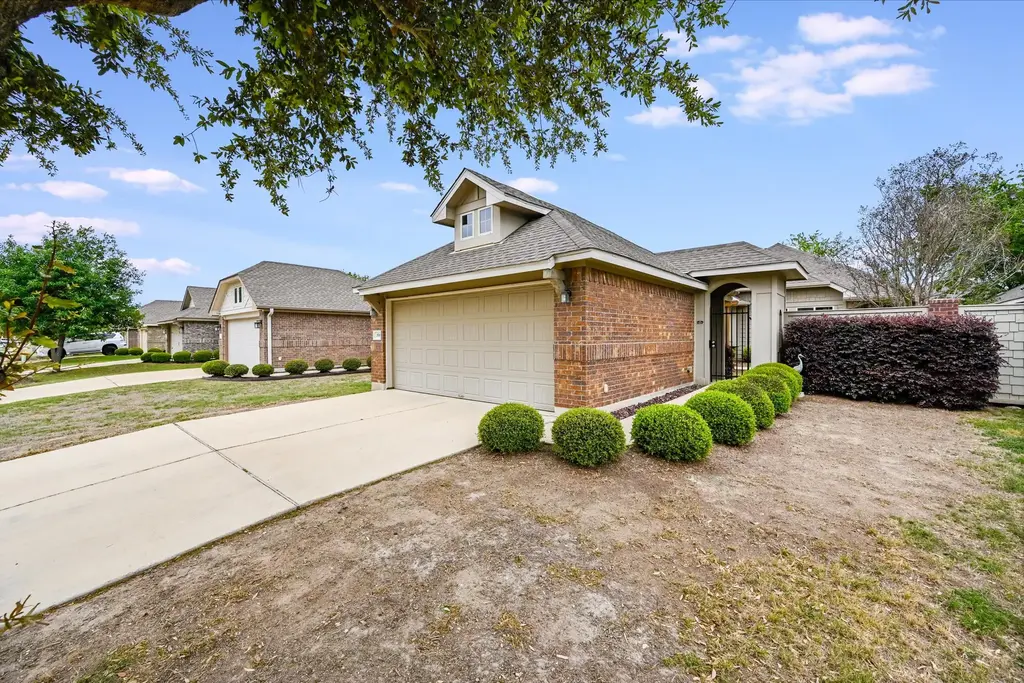 358 Tilly Lane, Buda