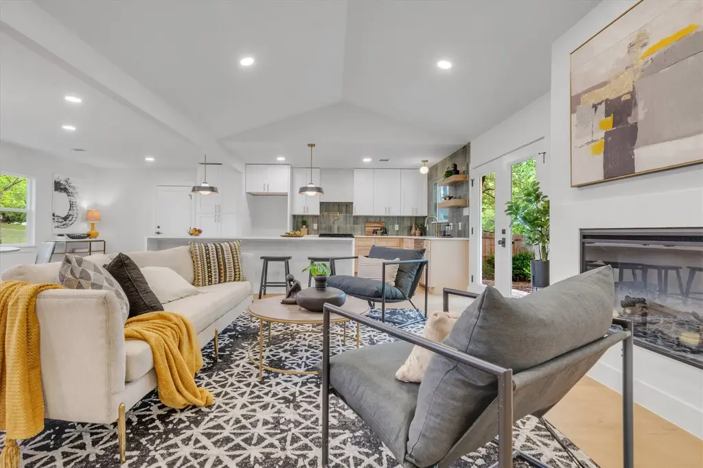 6807 Roanoke Drive, Austin