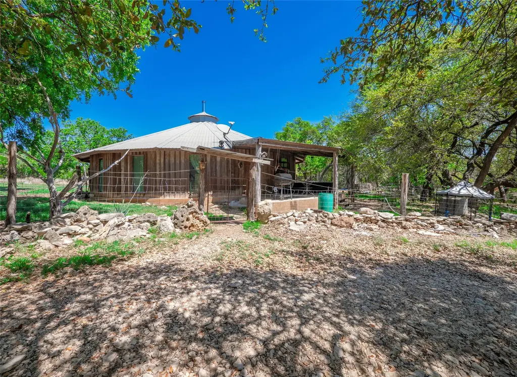 21500 Firefly Road, Florence