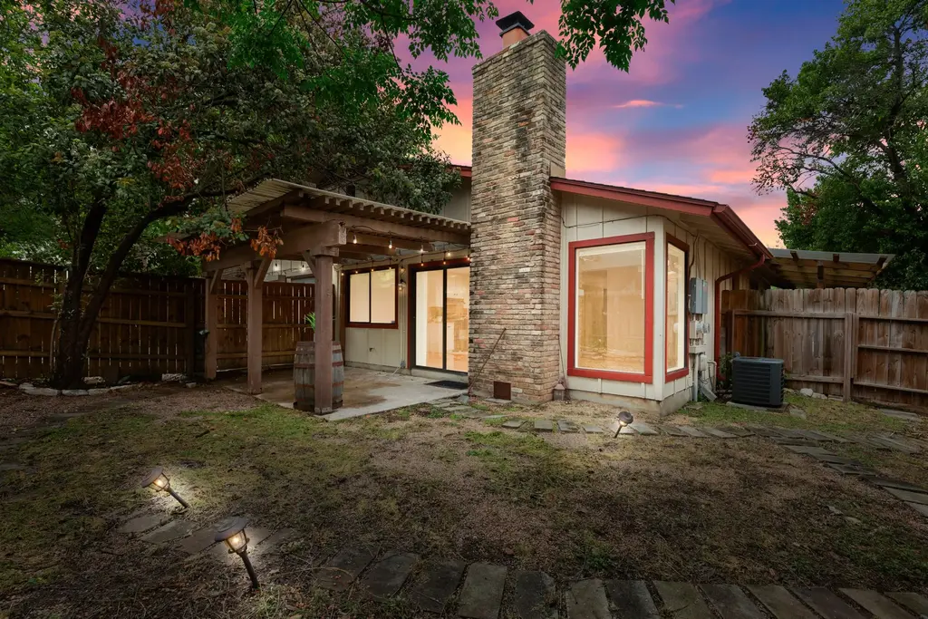 9001 Parkfield Drive B, Austin