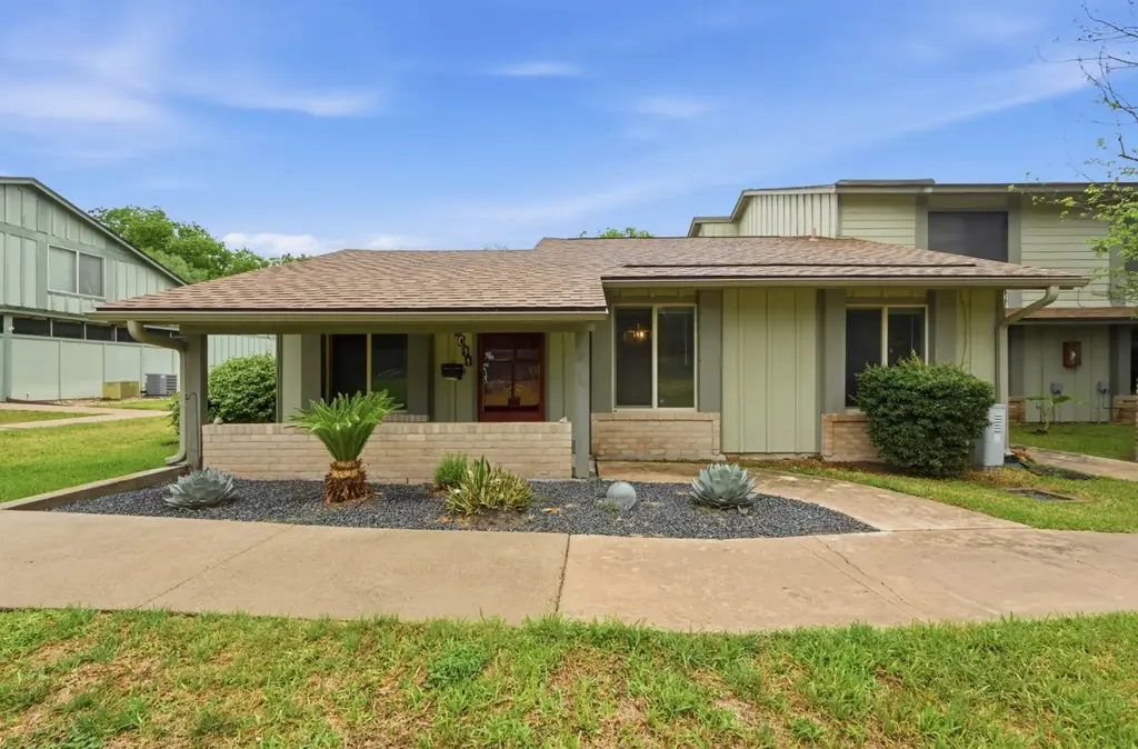 5011 Fort Clark Drive, Austin