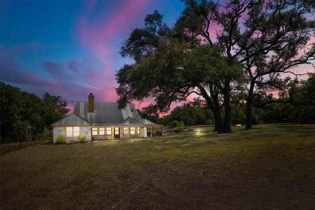10621 Fm 150 W, Driftwood
