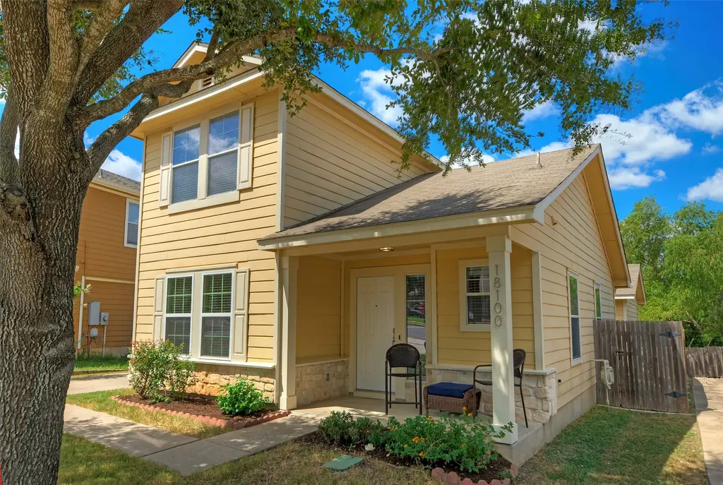 18100 Belfry Pass, Manor