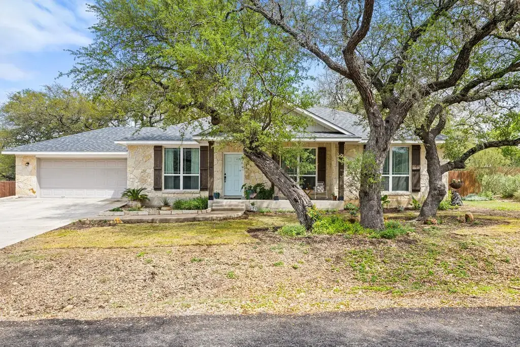 103 Leaning Oak Circle, Johnson City