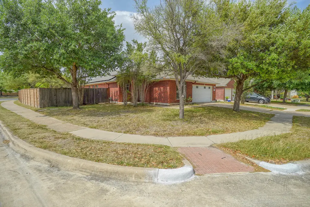 11608 Prince Phillip Way, Manor