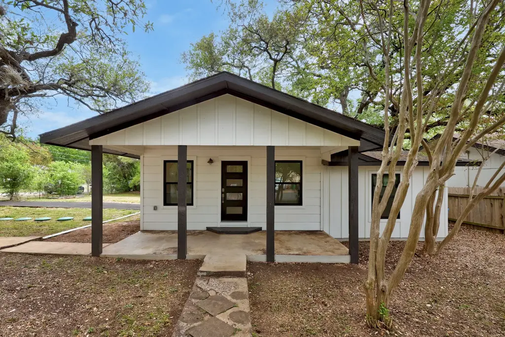 11013 Travis Drive, Jonestown