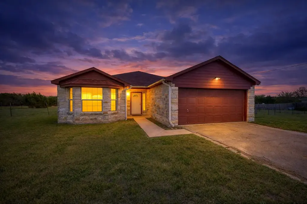 321 County Road 4450, Kempner