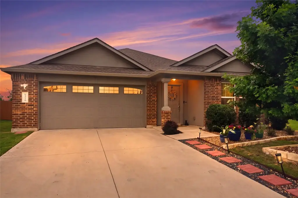 9216 Daisy Cutter Crossing, Georgetown