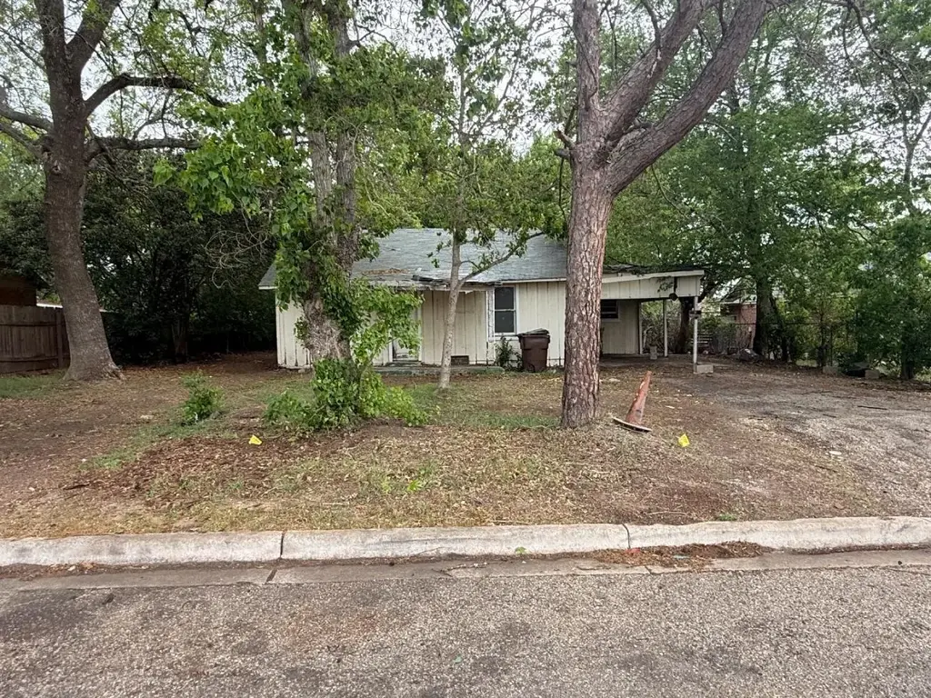 918 S Brazos Street, Lockhart