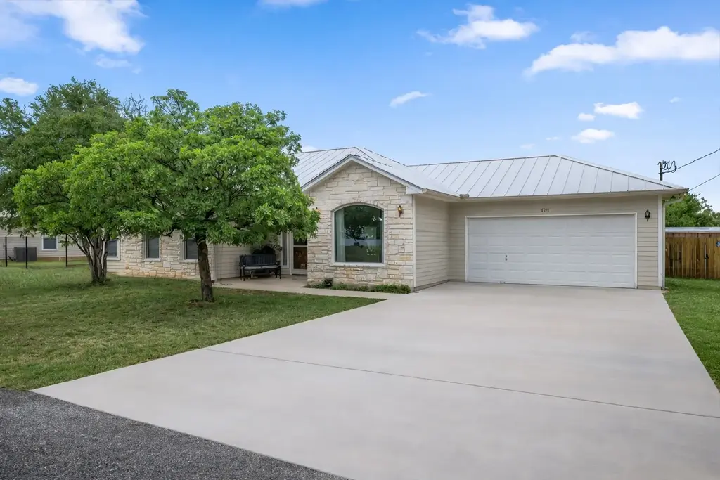 128 W Persimmon Drive, Granite Shoals