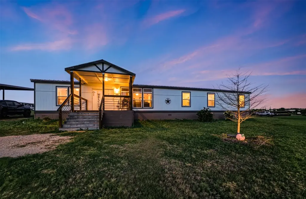 2493 County Road 464, Elgin