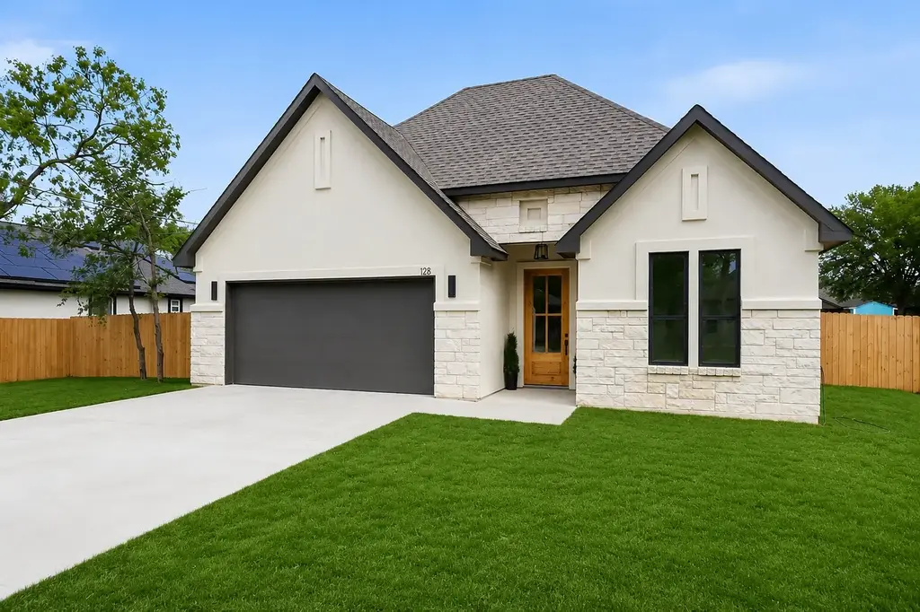 122 W Pauwela Lane, Bastrop