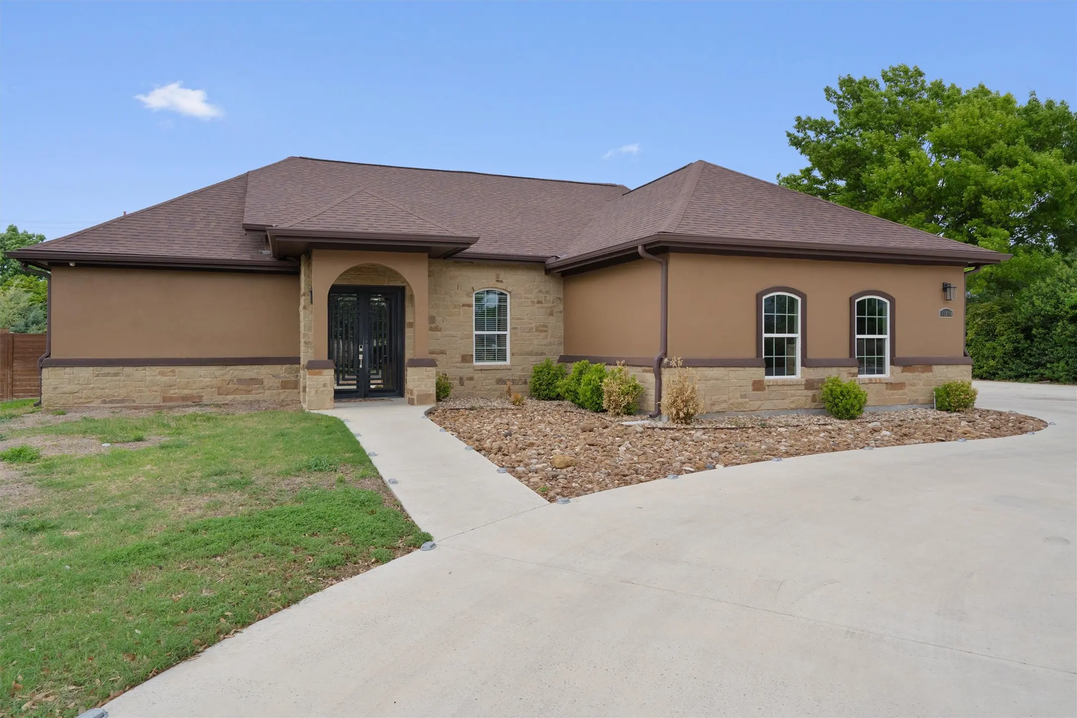 Photo of Listing #1092273