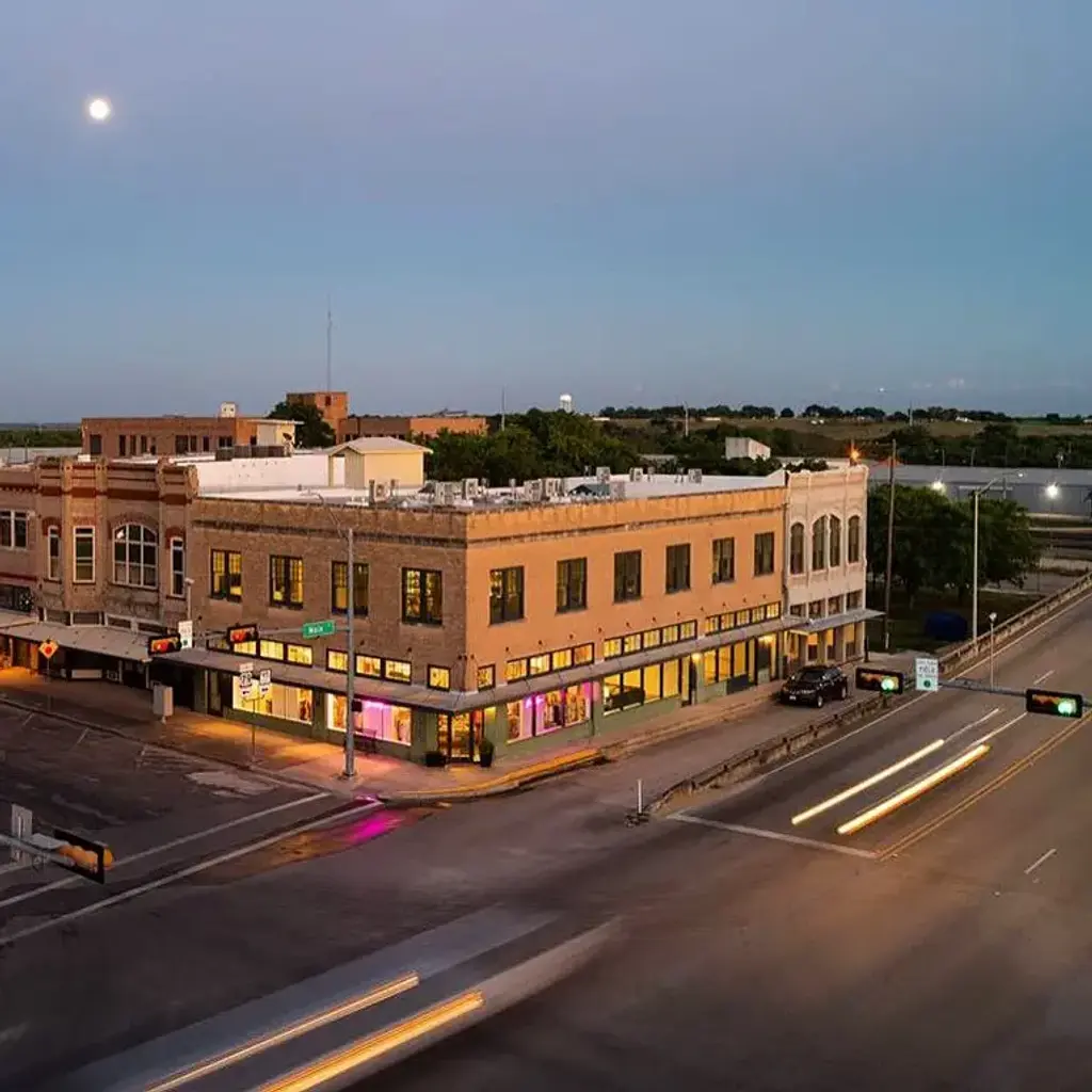 102 E 2nd Street 203, Taylor
