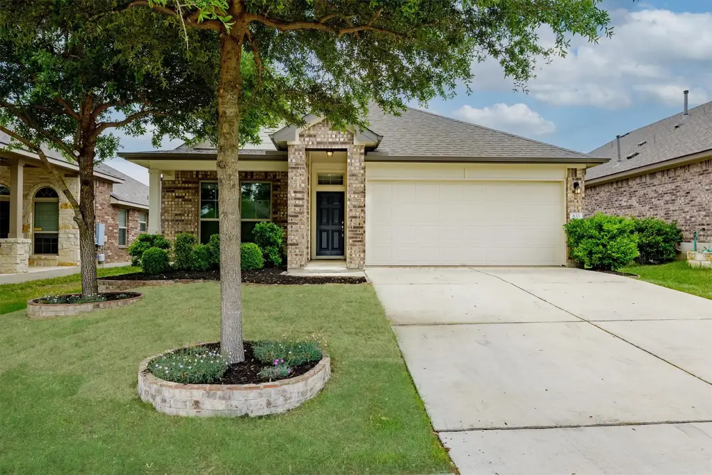633 Carly Ann Lane, Leander