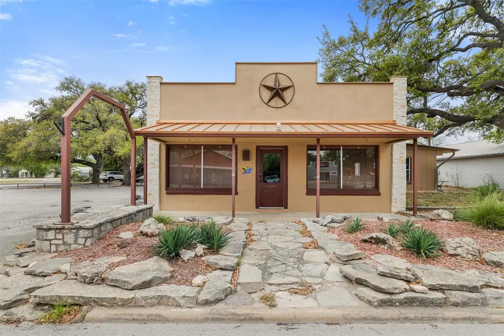 807 Main Street, Blanco