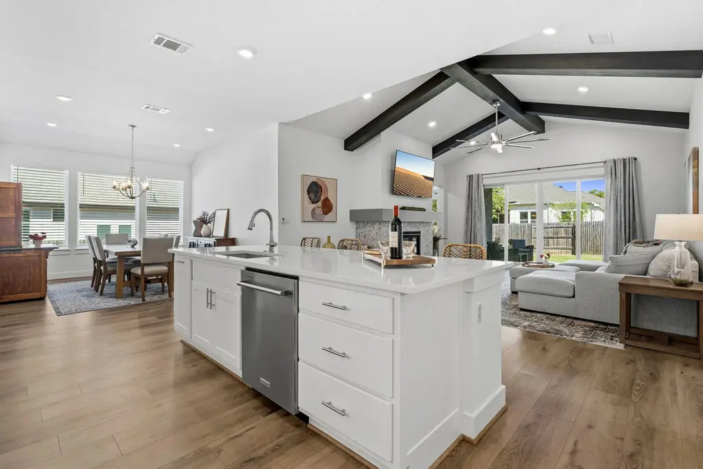 306 Bridge Water Loop, Dripping Springs