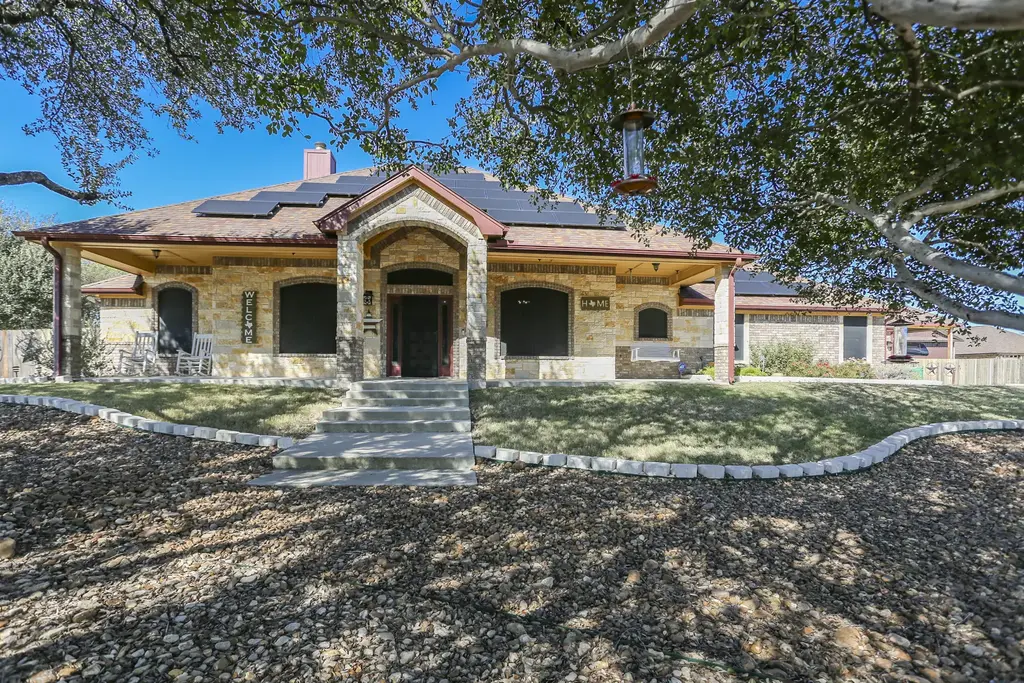 301 County Road 4772, Kempner