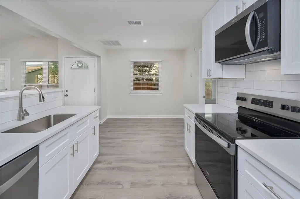 520 Cutty Trail B, Lakeway