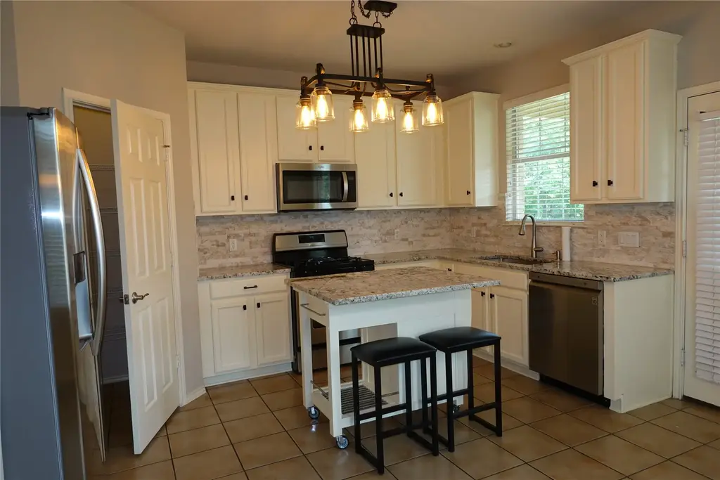 16100 S Great Oaks Drive 1902, Round Rock
