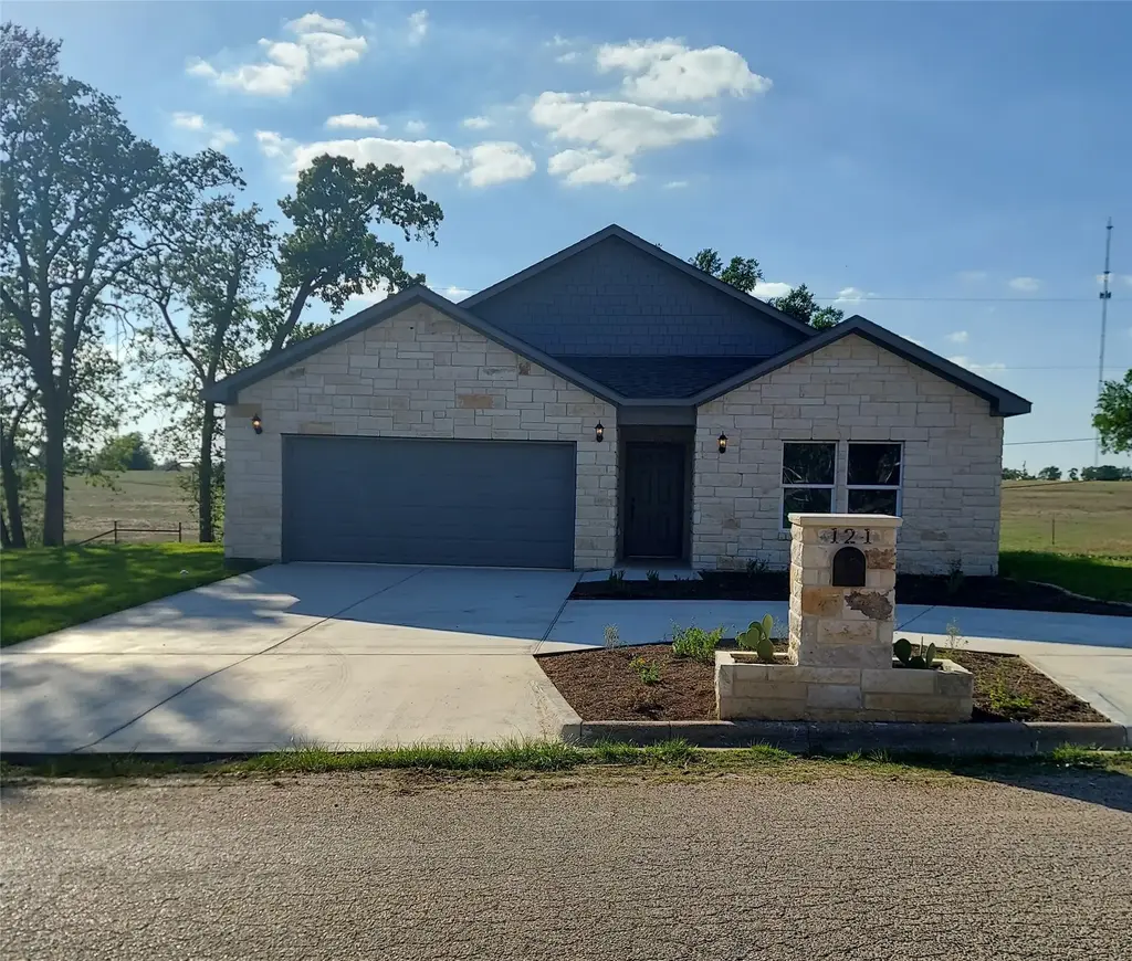 121 Spanish Oak Trail, Cameron