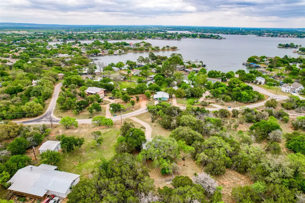 204 W Lakeshore Drive, Sunrise Beach Village