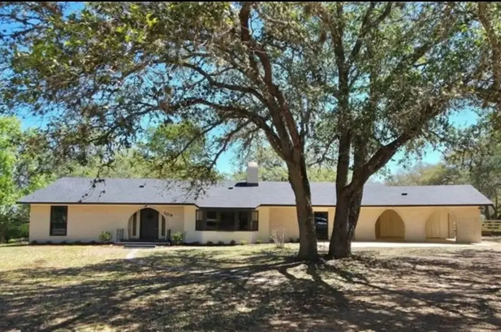 109 Cernosek Road, La Grange
