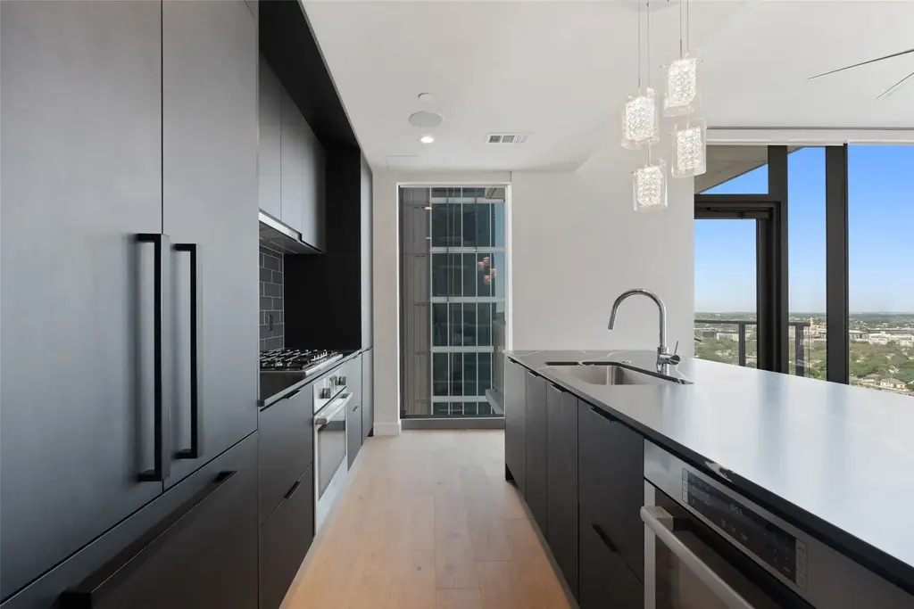 44 East Avenue 2307, Austin