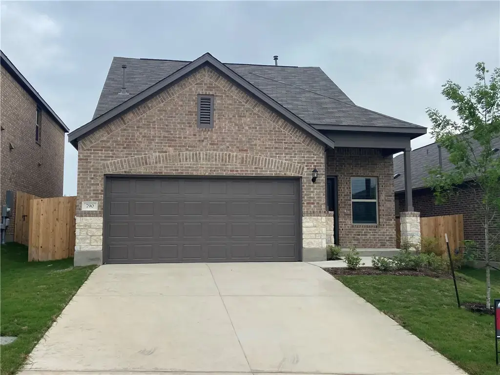 790 Eves Necklace Drive, Buda