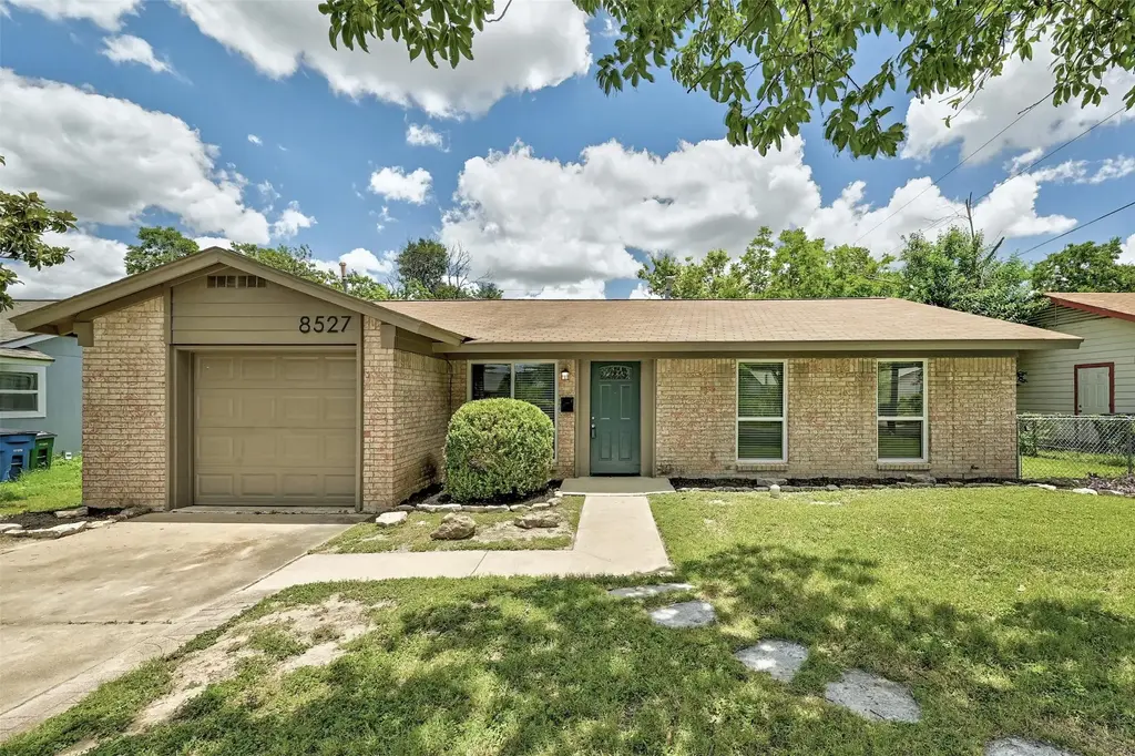 8527 Maine Drive, Austin
