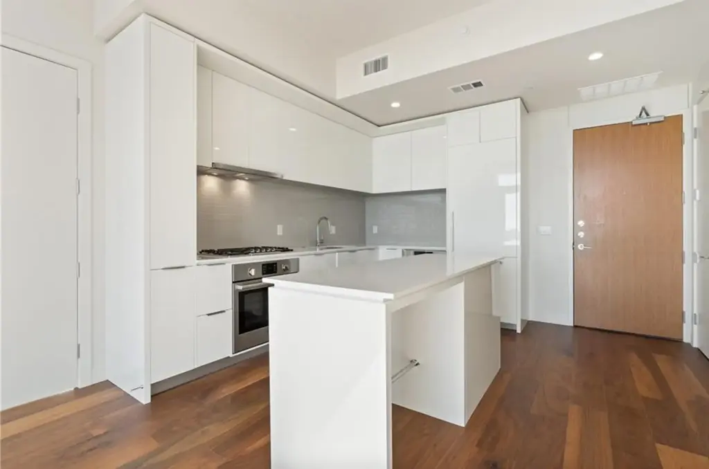 44 East Avenue 1509, Austin