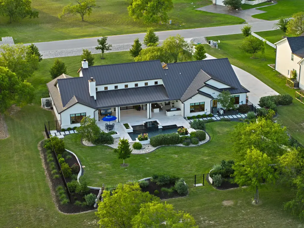 811 Wade Road, New Braunfels