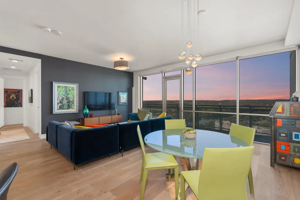 222 West Avenue 2806, Austin