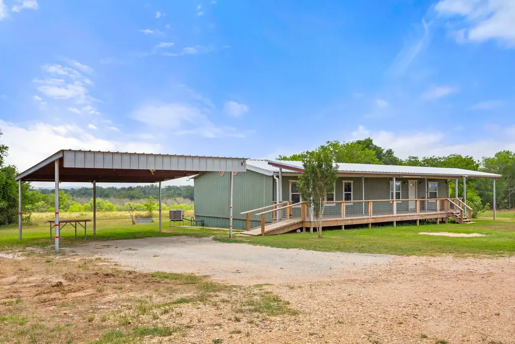 411 Fm 86 Highway, Red Rock