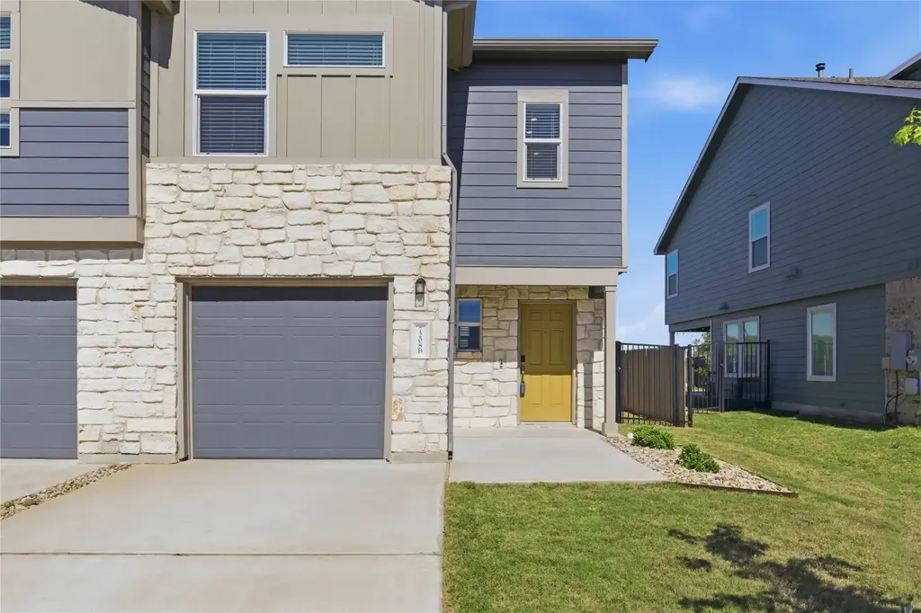 7208 Sparkling Light Drive B, Del Valle