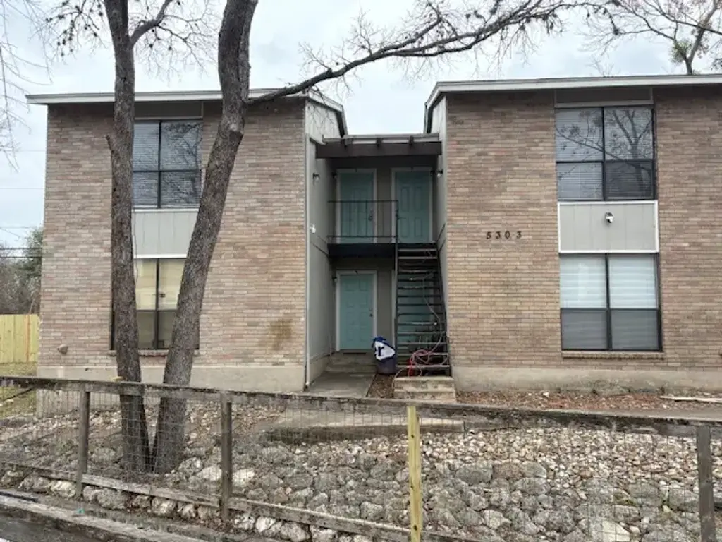 5303 Saint Georges Green D, Austin