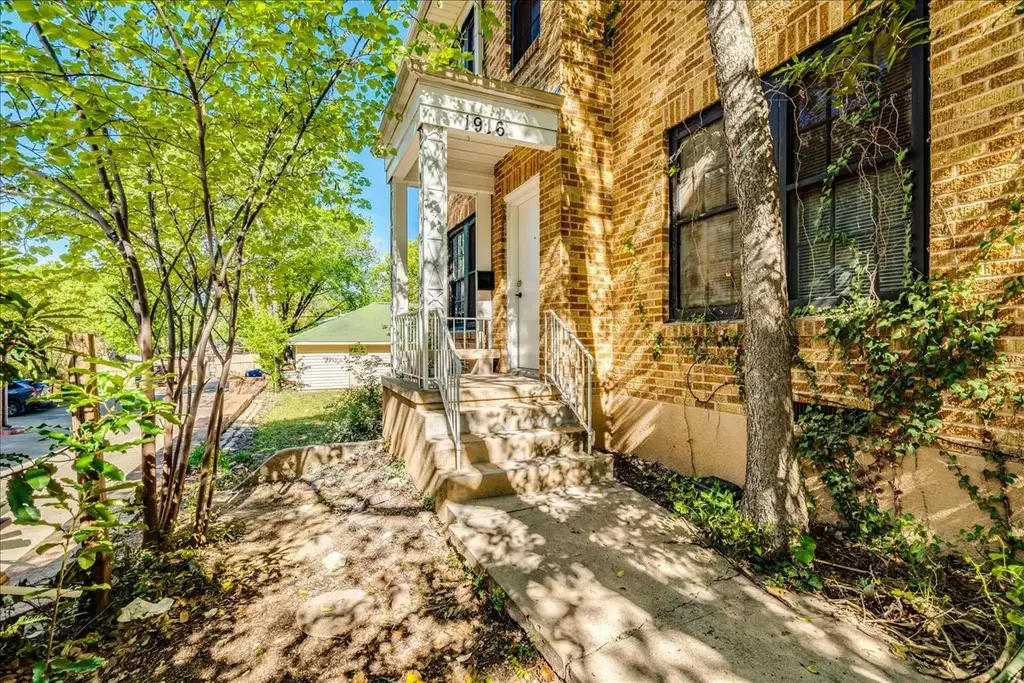 1916 Robbins Place, Austin