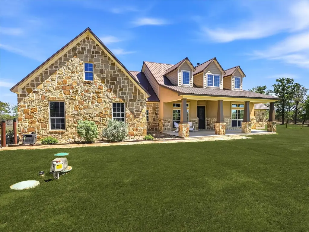 1211 Copperhead Road, Seguin